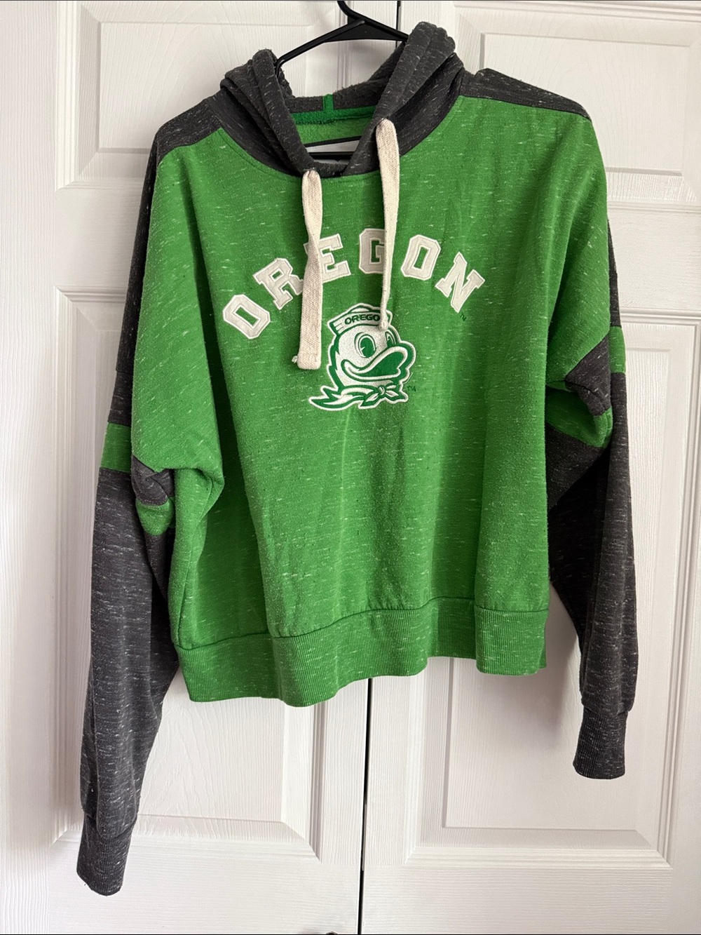 Colosseum Women's Green & Charcoal Oregon Crewneck Hoodie